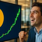 Steil stijgende groene Bitcoin koersgrafiek op een beeldscherm met een enthousiaste handelaar