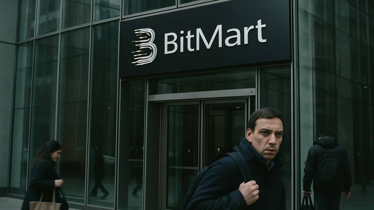 Modern kantoorgebouw met BitMart-logo op de gevel op een bewolkte dag, met voorbijgangers.