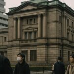 Het hoofdkantoor van de Bank of Japan in Tokio op een bewolkte ochtend