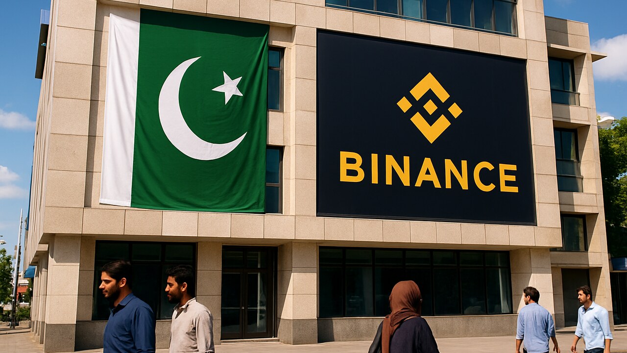 Gebouw in Pakistan met de Pakistaanse vlag en een Binance-logo, symbool voor de nieuwe crypto-vergunningsregels.