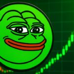 Groen Pepe-logo op een handelsscherm met een steil stijgende groene koersgrafiek