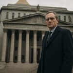 Federaal gerechtsgebouw in New York met een man op de trappen, symbool voor het afgesloten beroep van Sam Bankman-Fried