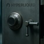 Een op een kier staande kluisdeur met combinatieslot, symbolisch voor het vrijkomen van tokens
