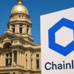 Het Wyoming State Capitol met een groot Chainlink-logo op de voorgrond