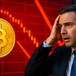 Rode dalende Bitcoin-grafiek op een groot scherm na tegenvallend inflatiecijfer