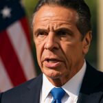 Oud-gouverneur Andrew Cuomo spreekt bij een persmoment over tokenisatie en regelgeving