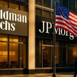 Gevels van grote Wall Street-banken met herkenbare logo's, symbool voor de renteverwachtingen die de Bitcoin koers raken