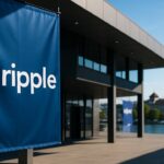 Ripple-logo op een banner bij een conferentiegebouw in Zurich onder helder daglicht