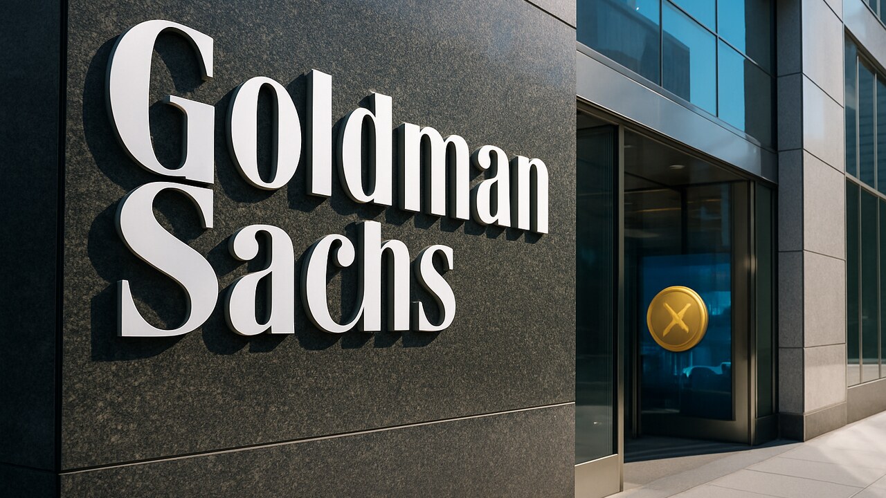 Gevel van het Goldman Sachs hoofdkantoor met groot logo, gezien vanaf straatniveau