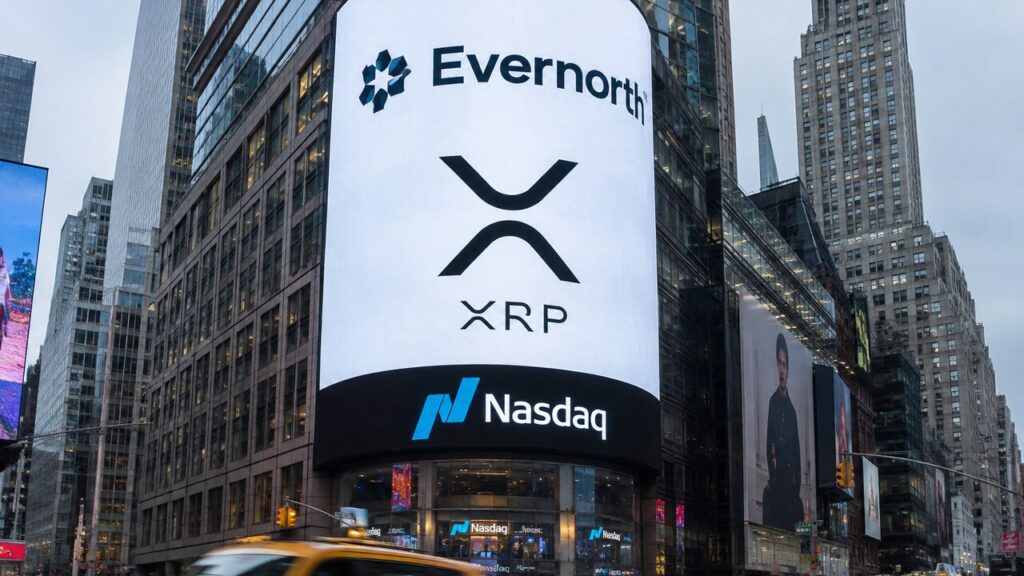 Gevel van de Nasdaq MarketSite aan Times Square met het Evernorth-logo en het XRP-symbool op het grote videoscherm